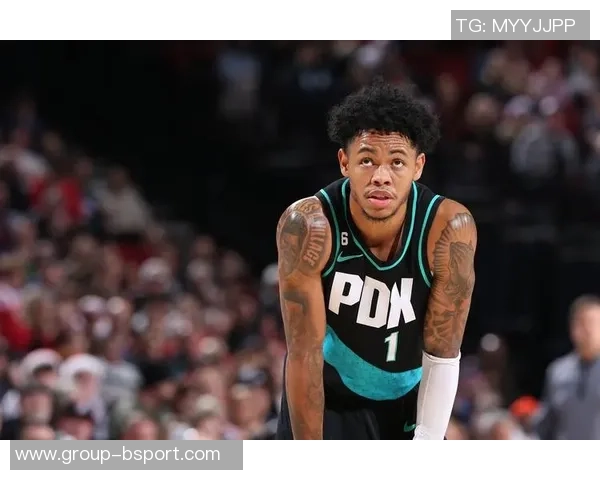 安芬尼西蒙斯表现平平15投5中三分8投3中贡献17分4篮板5助攻正负值12 安芬尼西蒙斯表现平平15投5中三分8投3中贡献17分4篮板5助攻正负值12